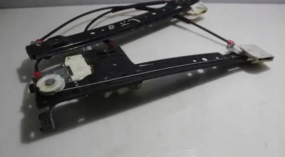 Rear window lifting mechanism without motor