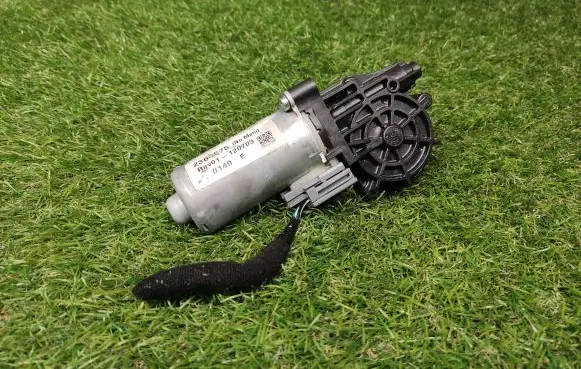 Hyundai Santa Fe Seat adjustment motor 2364685