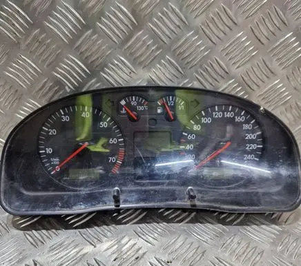 Volkswagen PASSAT B5 Speedometer (instrument cluster) 3b0920822 110008961016