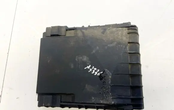 Skoda Octavia Mk2 (1Z) Fuse box cover 1k0937132