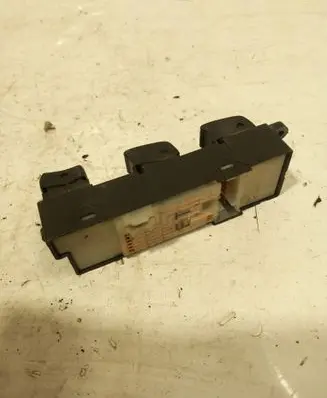 Nissan X-Trail T30 Quarter vent window switch 