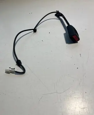 Front seatbelt buckle