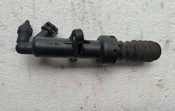 Peugeot 3008 I Clutch release bearing slave cylinder 