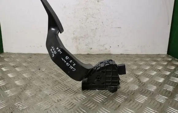 Jeep Cherokee Accelerator throttle pedal M1516122217
