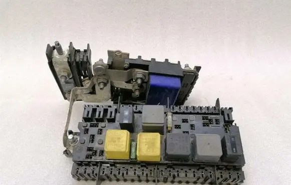 Mercedes-Benz GLS X166 Fuse module A2469060093