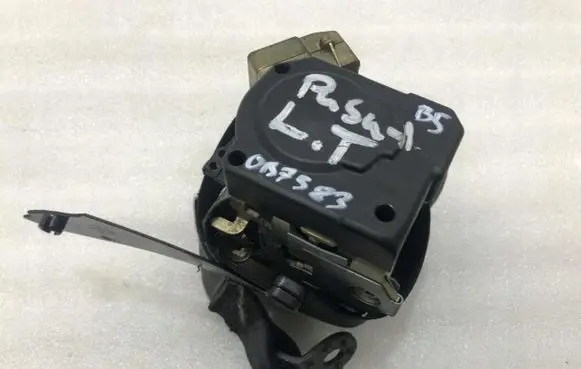 Volkswagen PASSAT B5 Rear seatbelt 