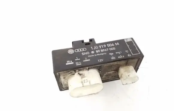 Volkswagen Polo Coolant fan relay 1J0919506M