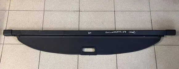 Mitsubishi Outlander Rear windscreen sun blind/shade 