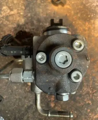 Toyota RAV 4 (XA30) Fuel injection high pressure pump 221000R010 H2940000316 221000R011