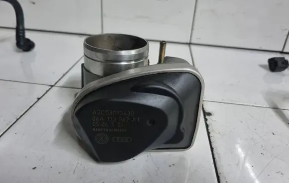Volkswagen Jetta V Throttle valve A2C53093430 06A133062AT 052631