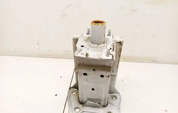 Nissan e-NV200 Front bumper mounting bracket 