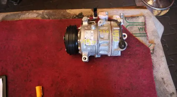 Seat Toledo I (1L) Air conditioning (A/C) compressor (pump) 820803