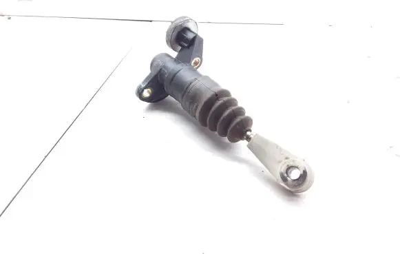 Volkswagen PASSAT B5 Clutch master cylinder 8E1721401