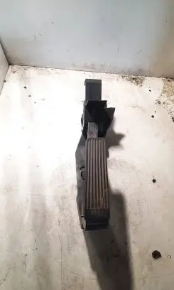 Mercedes-Benz C W203 Accelerator throttle pedal A2113000404