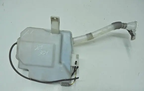 Mitsubishi ASX Windshield washer fluid reservoir/tank