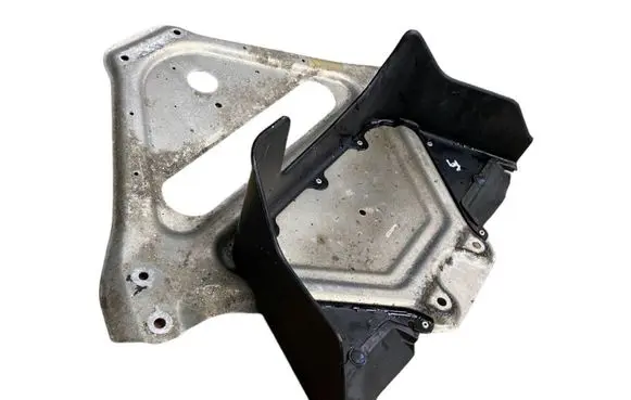 Center/middle under tray cover