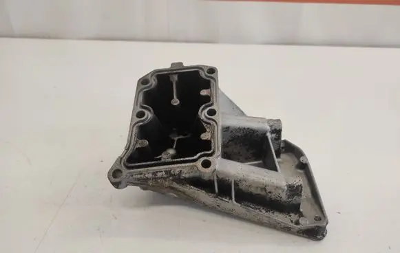 Mercedes-Benz ML W163 A/C compressor mount bracket R1112361330