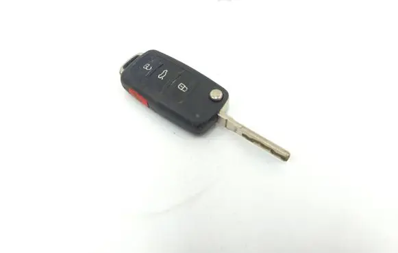 Volkswagen Jetta VI Ignition key/card 5K0837202AK