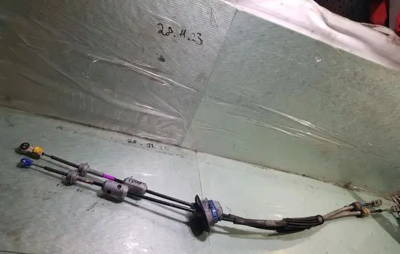 Peugeot 5008 Gear shift cable linkage