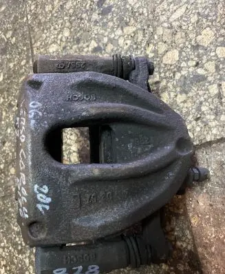 Toyota Corolla Verso AR10 Front brake caliper