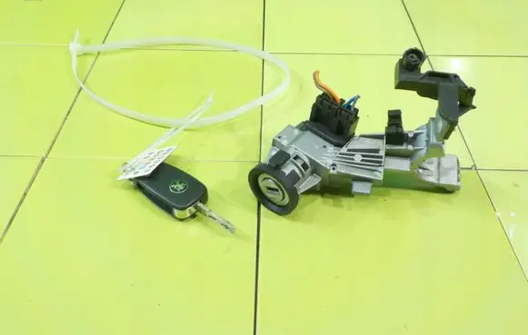 Peugeot Bipper Ignition lock 61090801