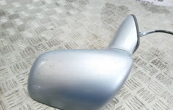 Toyota Corolla Verso E121 Front door electric wing mirror 
