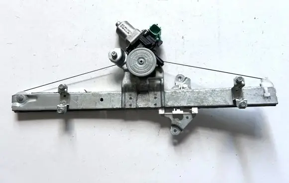 Nissan Leaf II (ZE1) Front door window regulator with motor 807303NF1A 807213NF5A