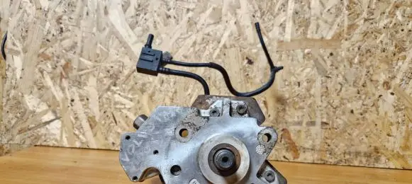 Volvo S40, V40 Fuel injection high pressure pump 0445010031 8200055072