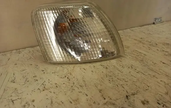 Volkswagen PASSAT B5 Front indicator light 185103B