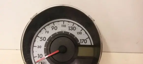 Peugeot 107 Speedometer (instrument cluster) 838000H142 568100U