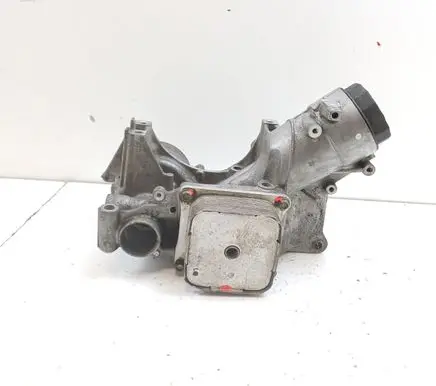 Honda CR-V Oil filter mounting bracket 