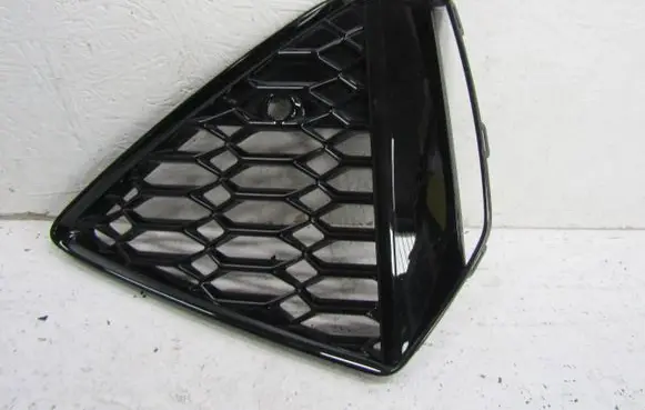 Audi RS6 C8 Front bumper lower grill 4K8807681D