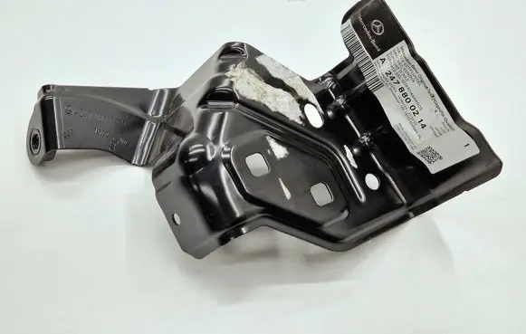 Mercedes-Benz GLB x247 Fender mounting bracket A2478800214