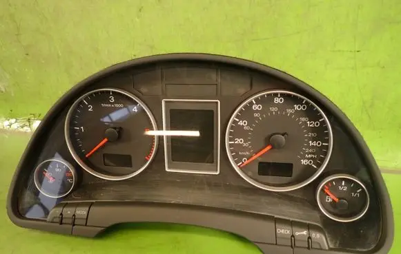 Audi A4 S4 B7 8E 8H Speedometer (instrument cluster)