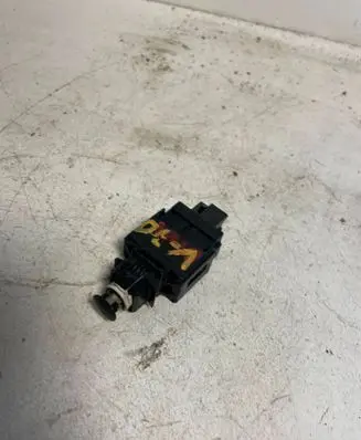 Volvo S70 V70 V70 XC Brake pedal sensor switch 9128577 93W11K