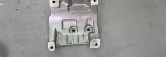 Iveco Daily 6th gen A/C compressor mount bracket 504388826 504388828
