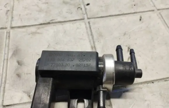 Volkswagen Golf IV Turbo solenoid valve 1J0906627