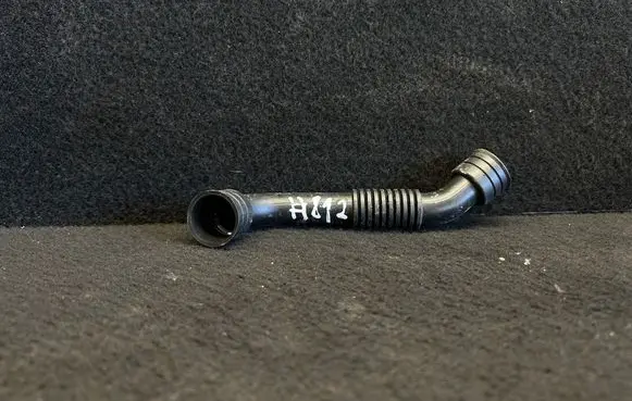 Volkswagen Golf V Breather hose/pipe 038103493