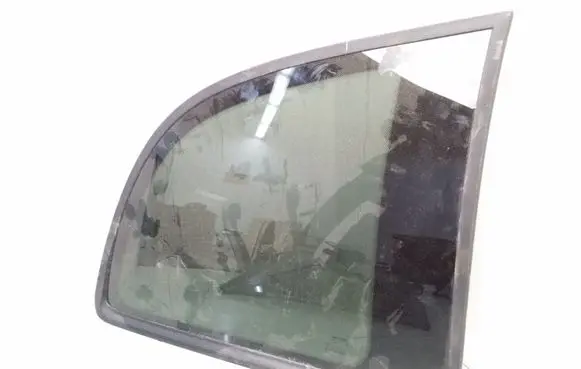 Opel Zafira A Rear side window AS2