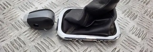 Suzuki Grand Vitara I Gear lever shifter trim leather/knob 