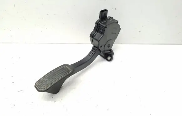 Toyota Prius (XW30) Accelerator throttle pedal 7811012050 1988008572