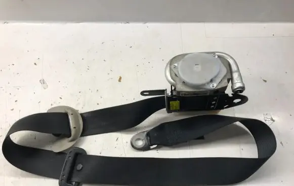 Toyota Avensis T250 Front seatbelt 7322005051C0
