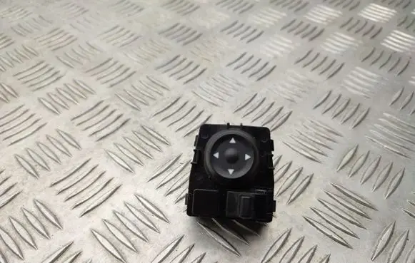Hyundai i20 (BC3 BI3) Wing mirror switch 93530BV000