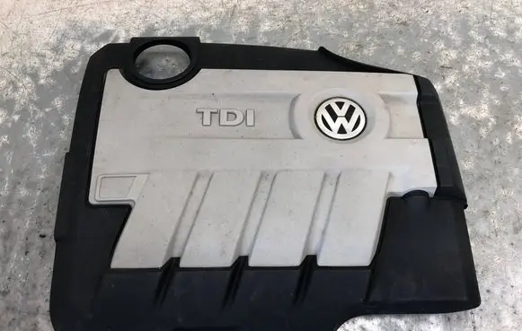 Volkswagen Tiguan Engine cover (trim) 03L103925AMBILI 03L103925AM