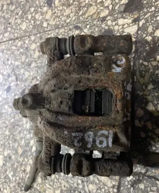 Honda CR-V Rear brake caliper