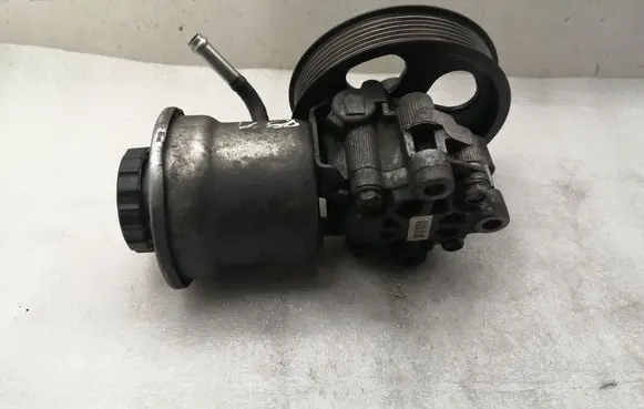 Toyota Corolla Verso AR10 Power steering pump 4431005120