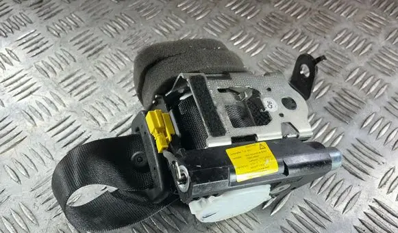 Mercedes-Benz CLS C218 X218 Rear seatbelt 33056784D 33056784