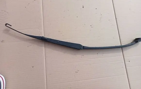Infiniti FX Front wiper blade arm B90LA2