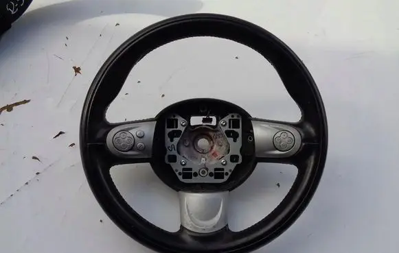 Mini One - Cooper Coupe R56 Steering wheel