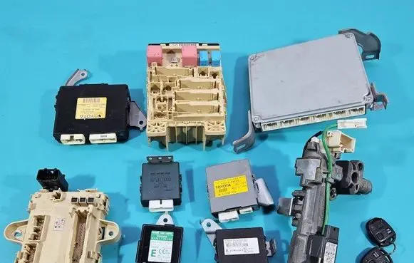 Lexus RX 330 - 350 - 400H Engine control unit/module ECU 89981-48220 IMPRK1463026